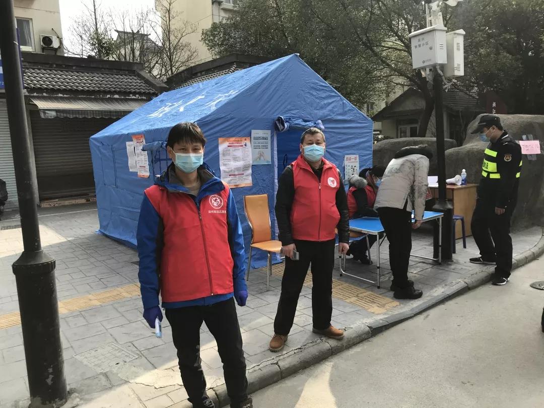 奮戰(zhàn)抗“疫”筑防線，城建集團(tuán)志愿者在行動(dòng)